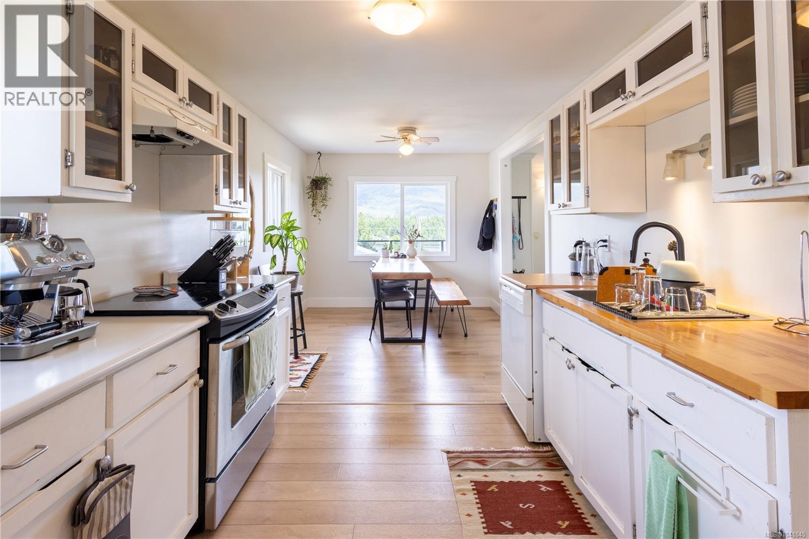 1350 Helen Rd, Ucluelet
