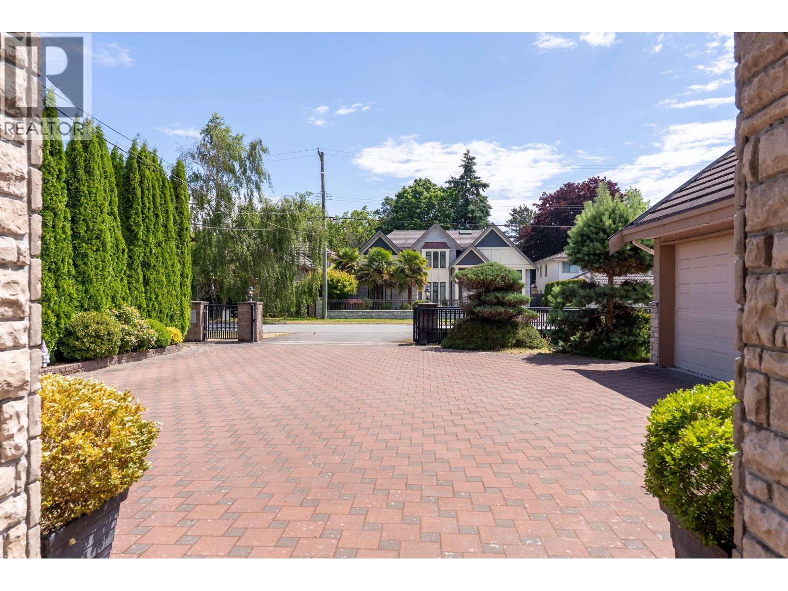 6 Bed, 6 Bath House for Sale in Richmond – 8811 MINLER ROAD, Richmond – MLS# R3141530 - Image 4