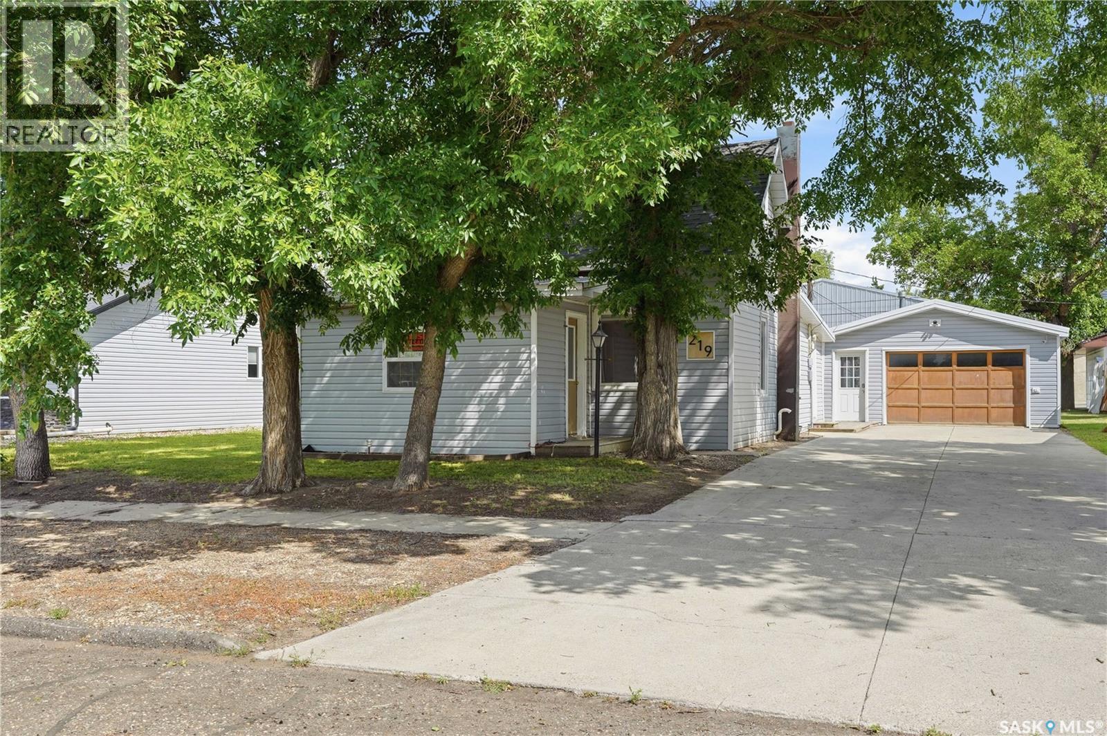 219 5th AVENUE W - 1
