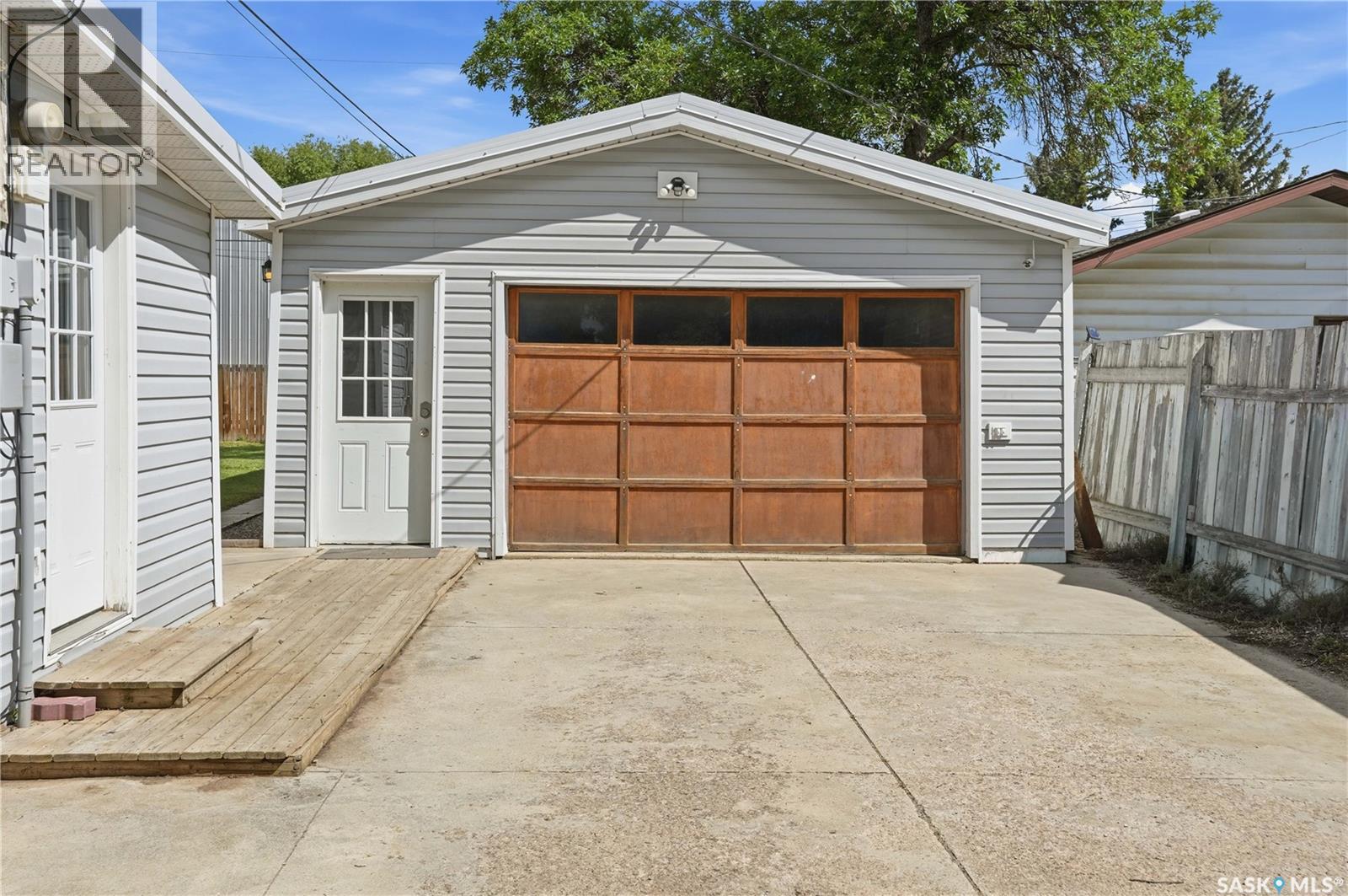 219 5th AVENUE W - 3