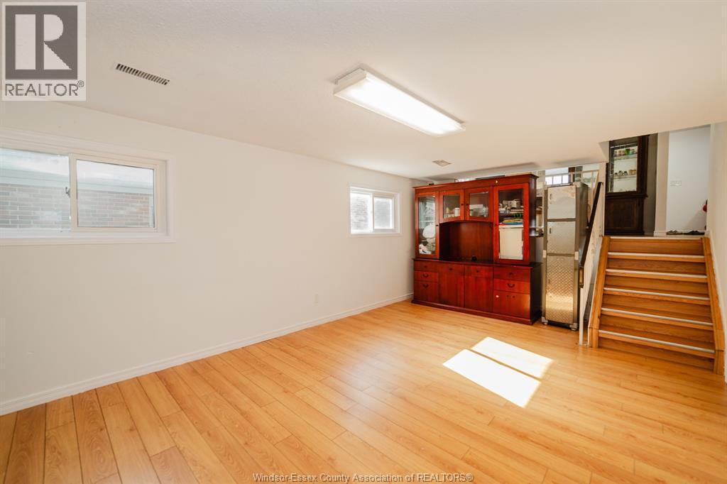 3444 HEMLOCK - 12