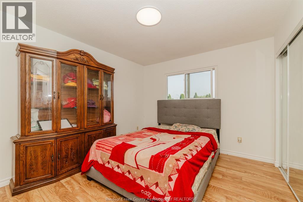 3444 HEMLOCK - 16