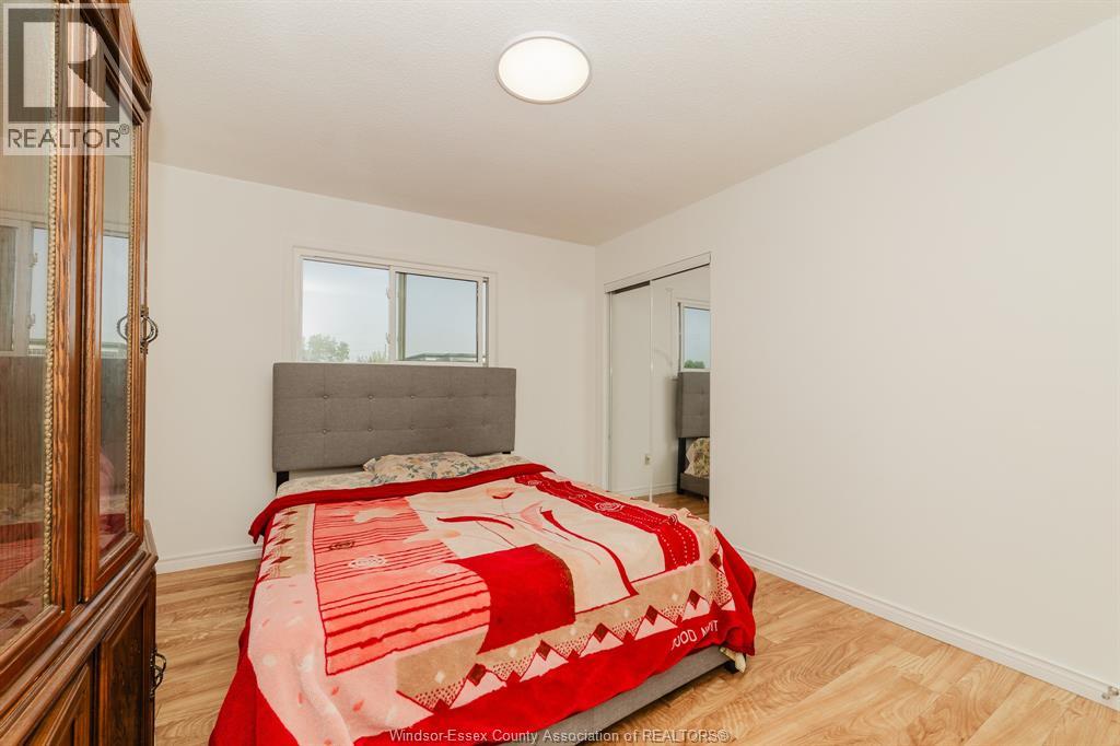 3444 HEMLOCK - 18