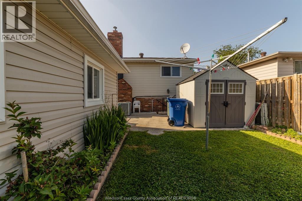 3444 HEMLOCK - 22