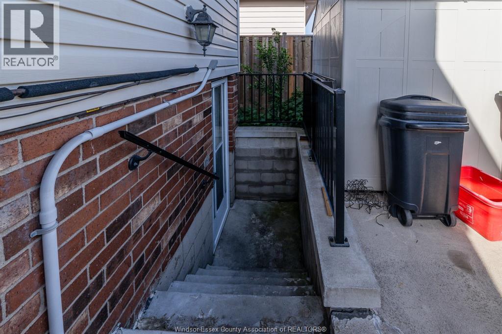 3444 HEMLOCK - 23
