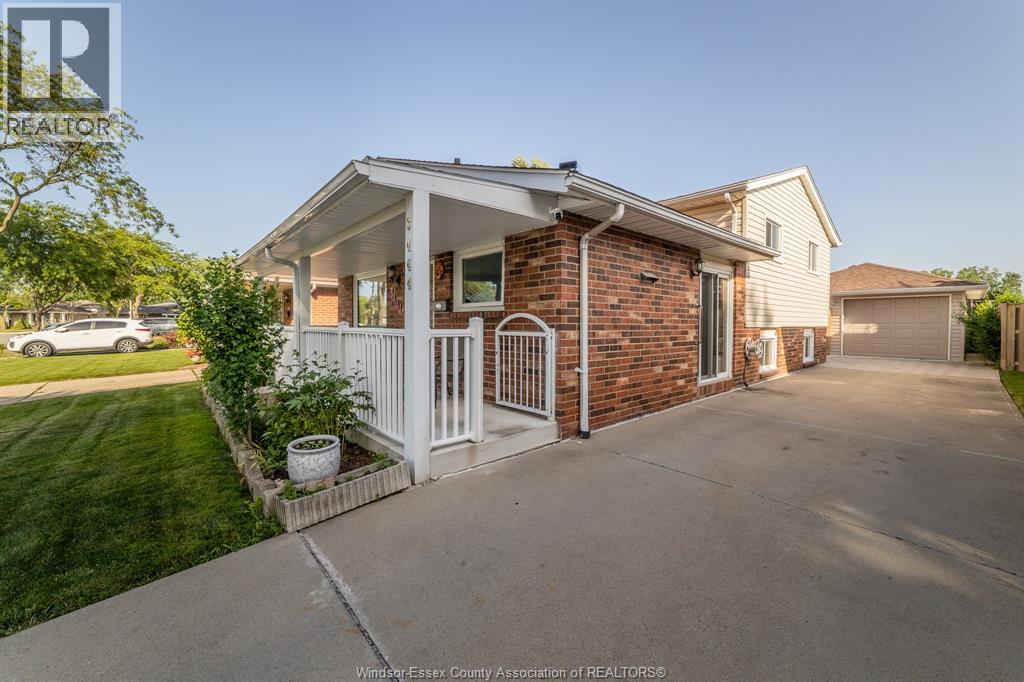 3444 HEMLOCK - 4