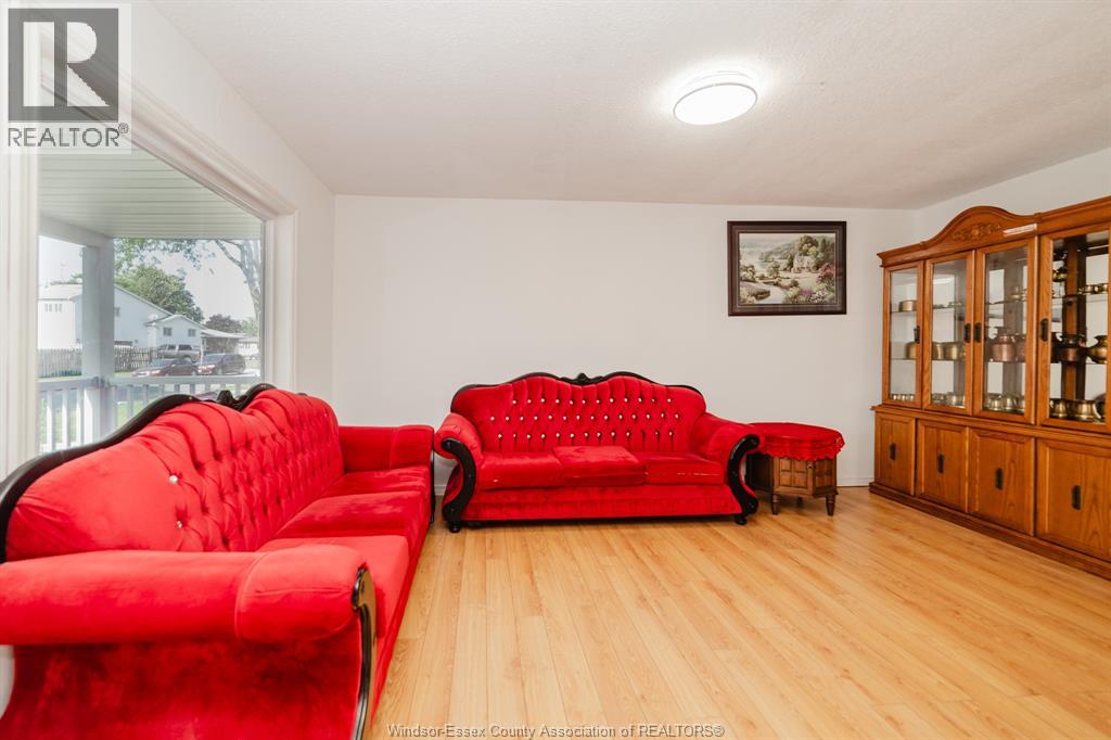 3444 HEMLOCK - 5