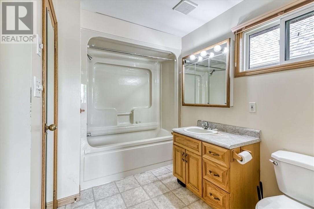 93 Laurier Street - 23