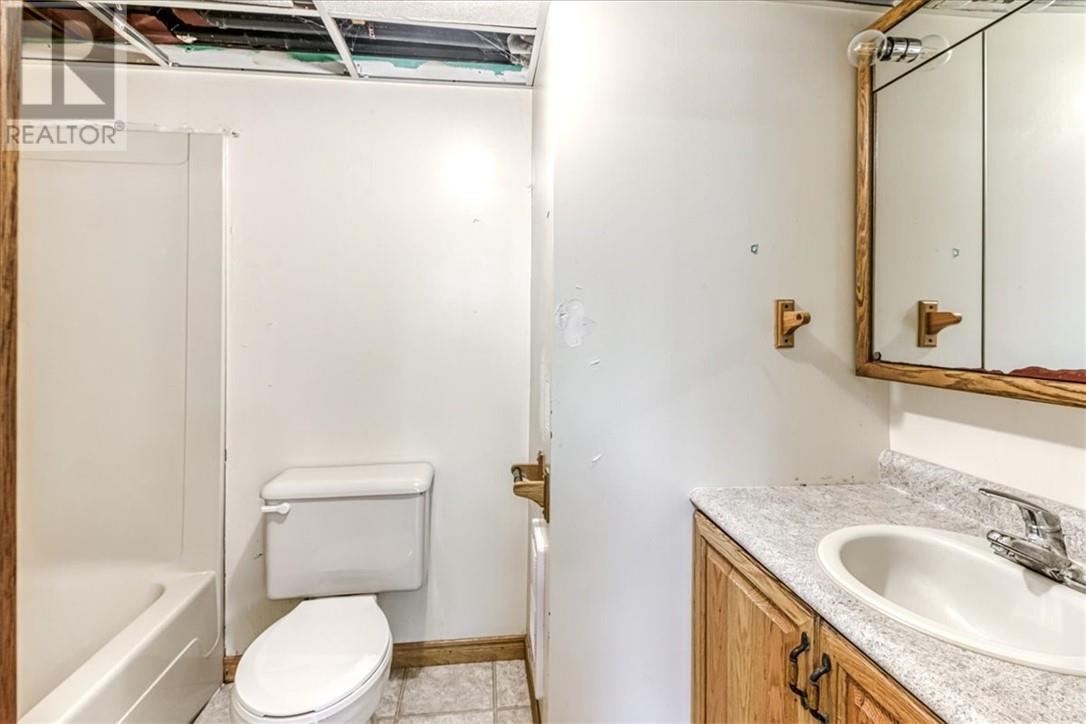93 Laurier Street - 33