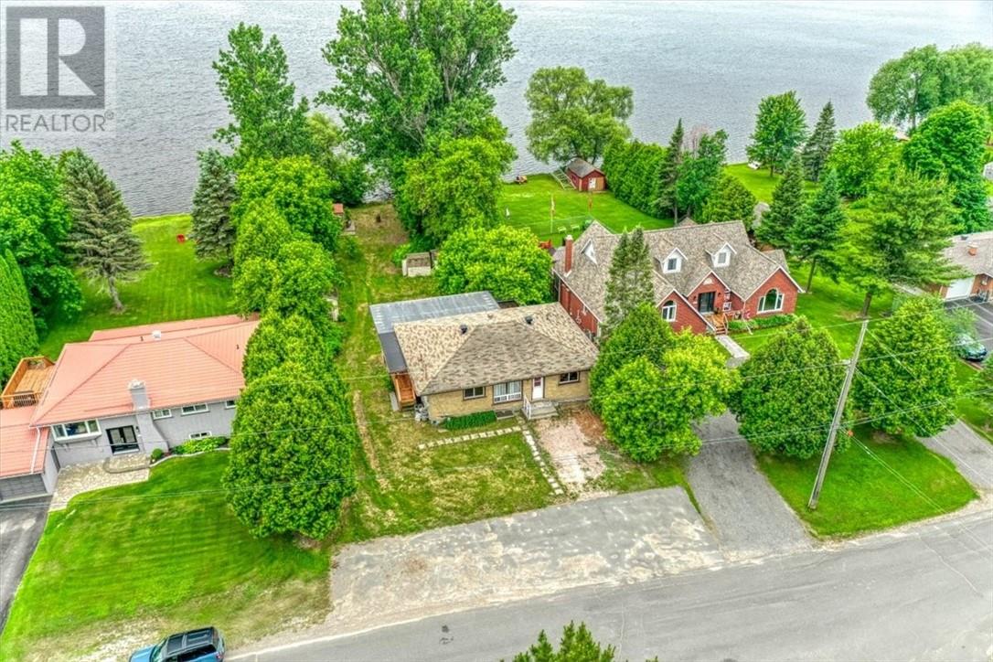 93 Laurier Street - 36