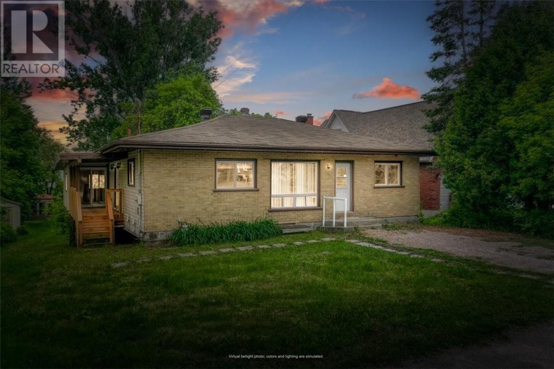 93 Laurier Street - 42