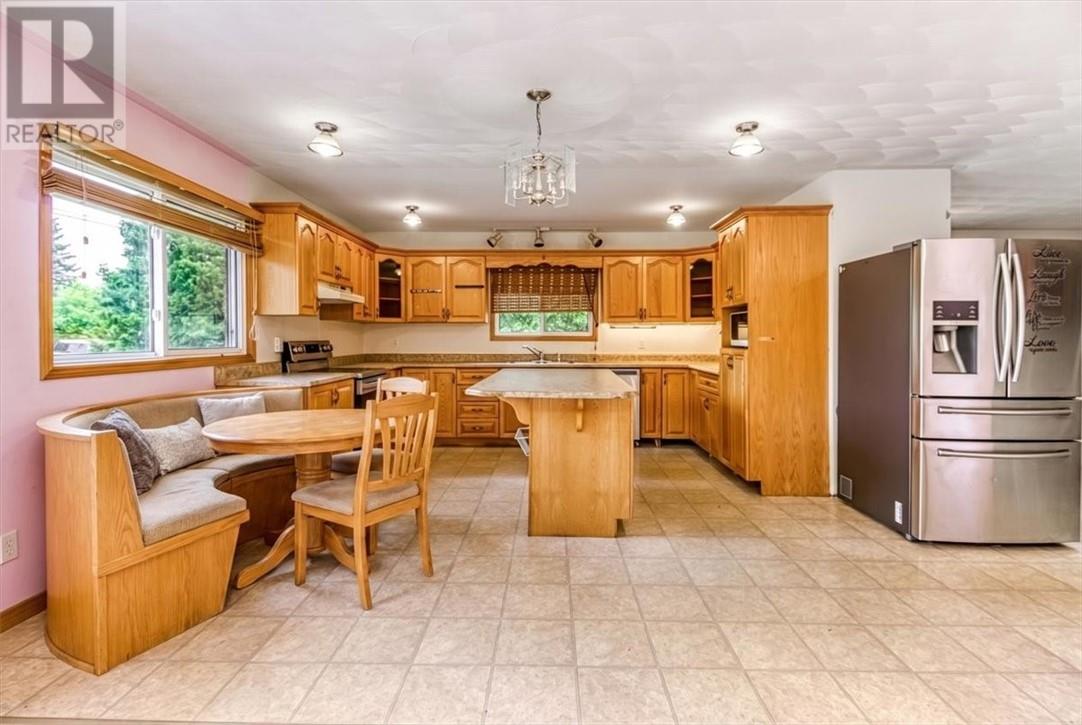 93 Laurier Street - 44