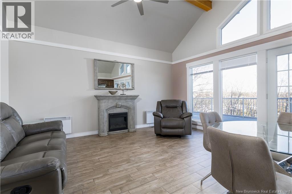 646 Davis Street - 12