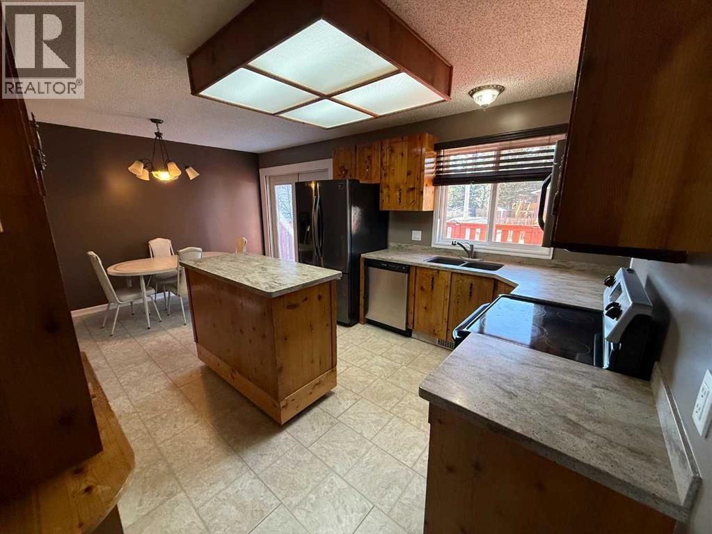 5417 52 Avenue - 4