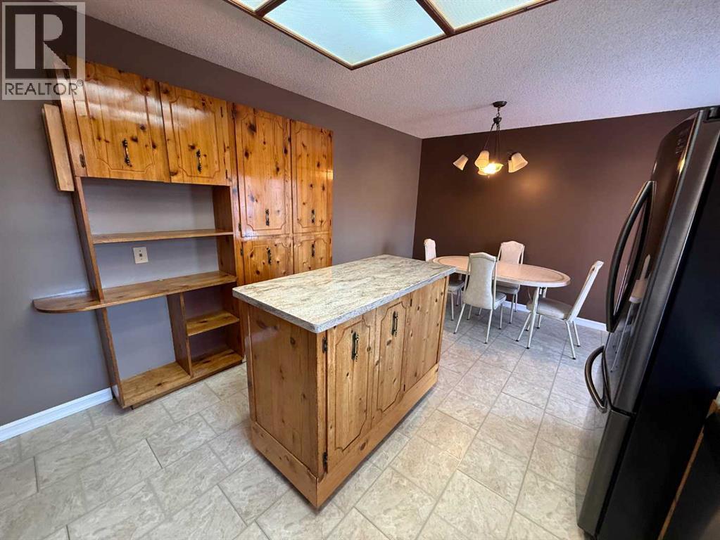 5417 52 Avenue - 6