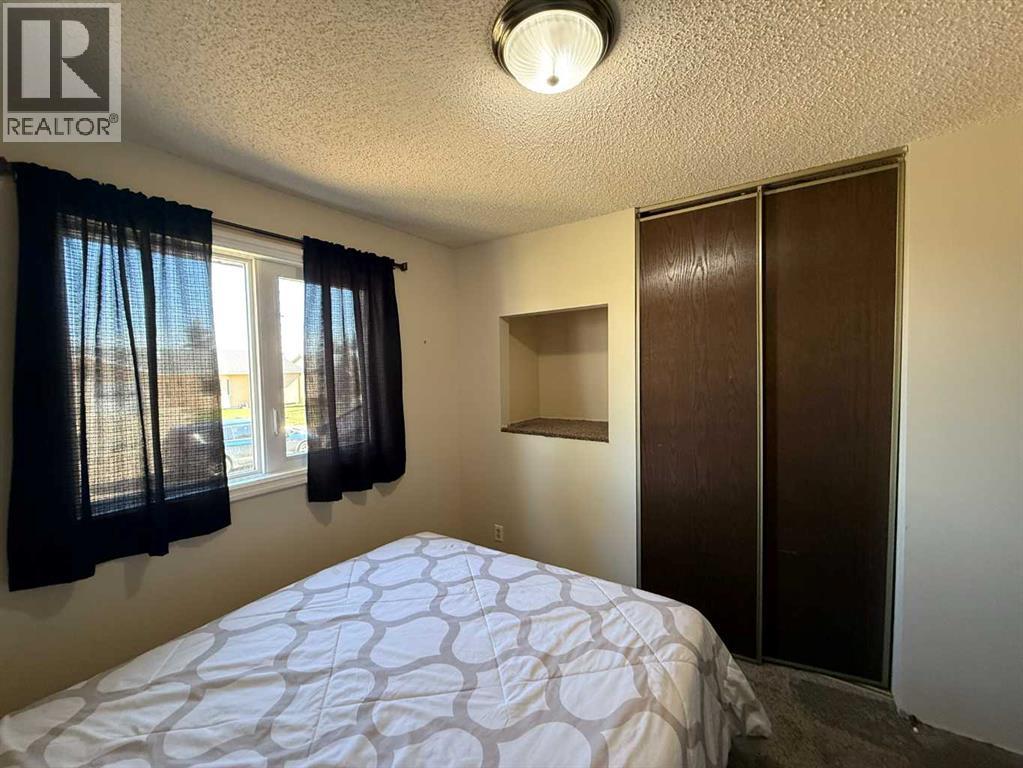 5417 52 Avenue - 10