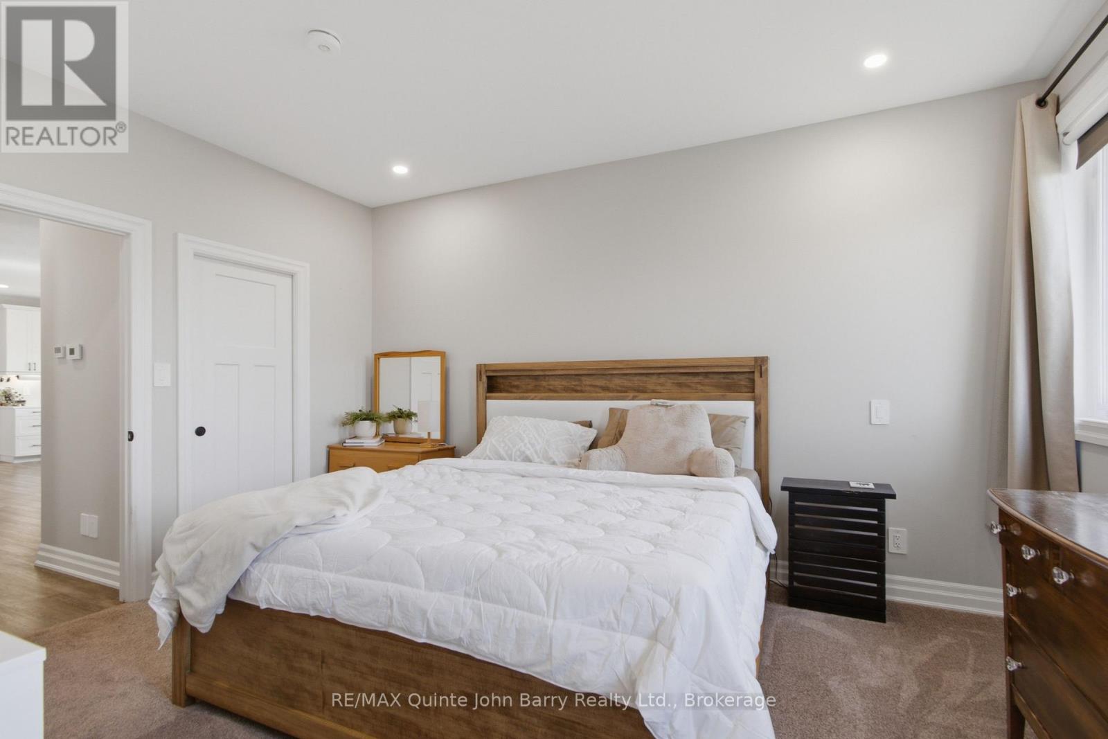 8 TACKABERRY DRIVE - 16