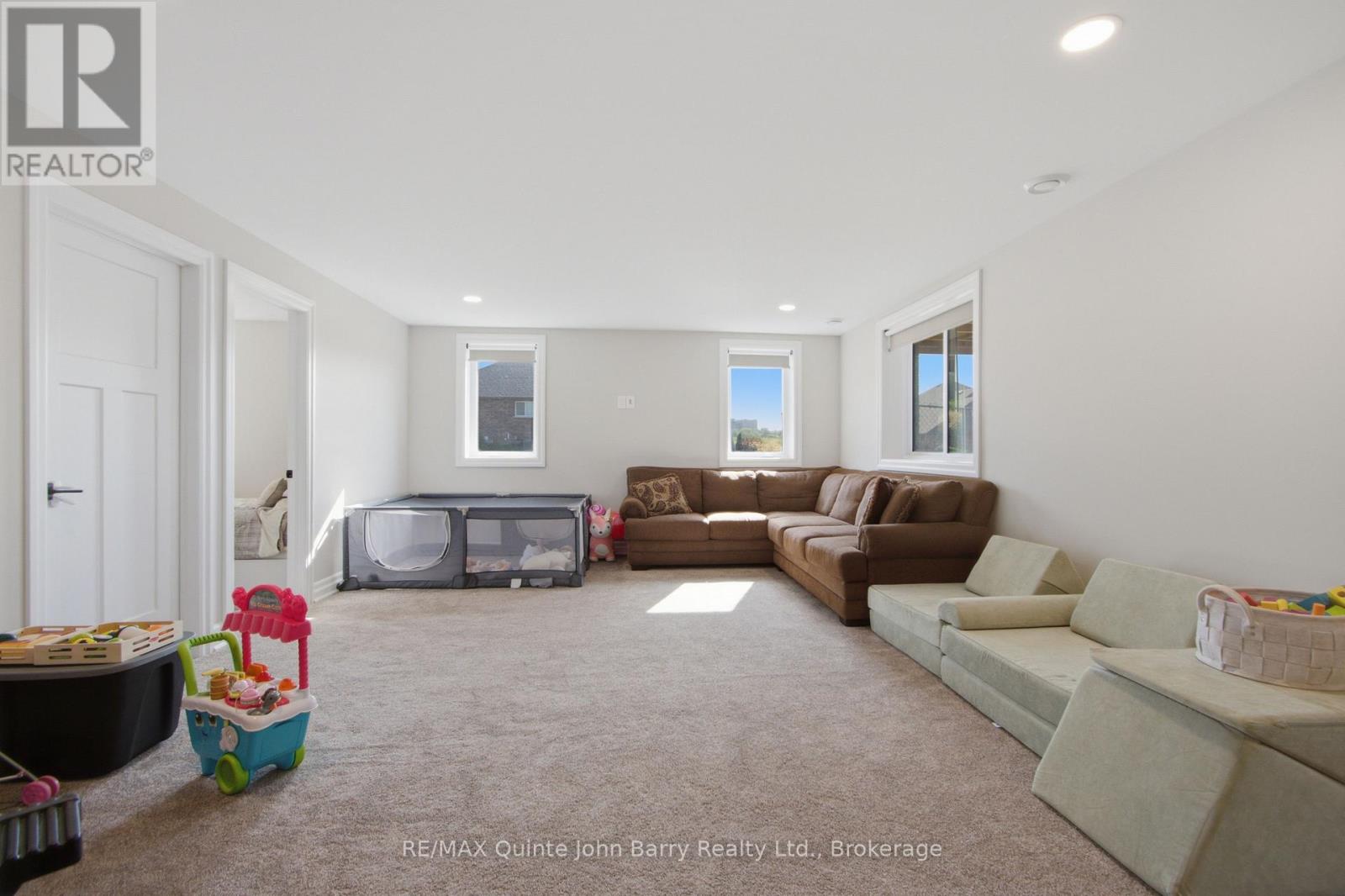8 TACKABERRY DRIVE - 22