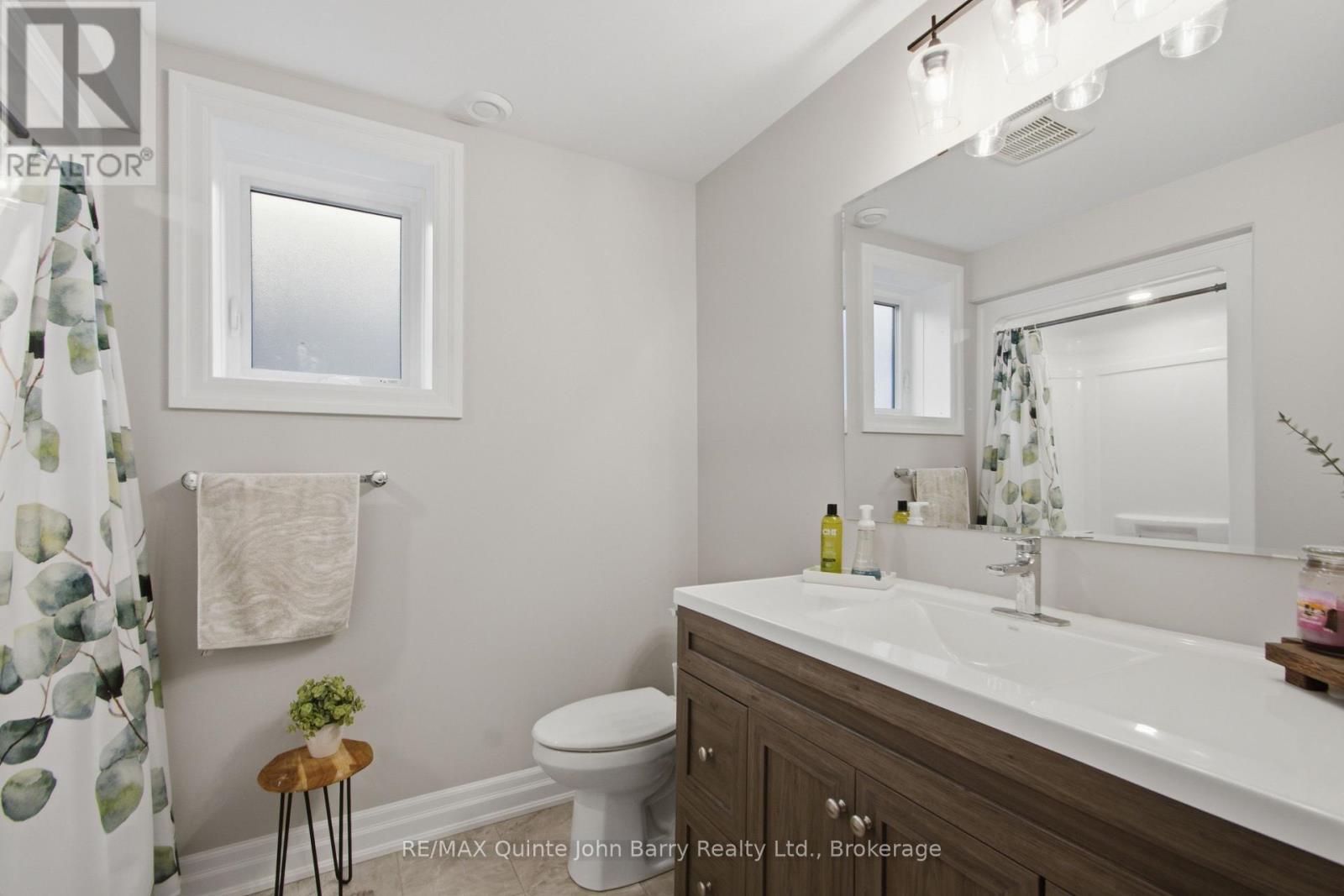 8 TACKABERRY DRIVE - 27