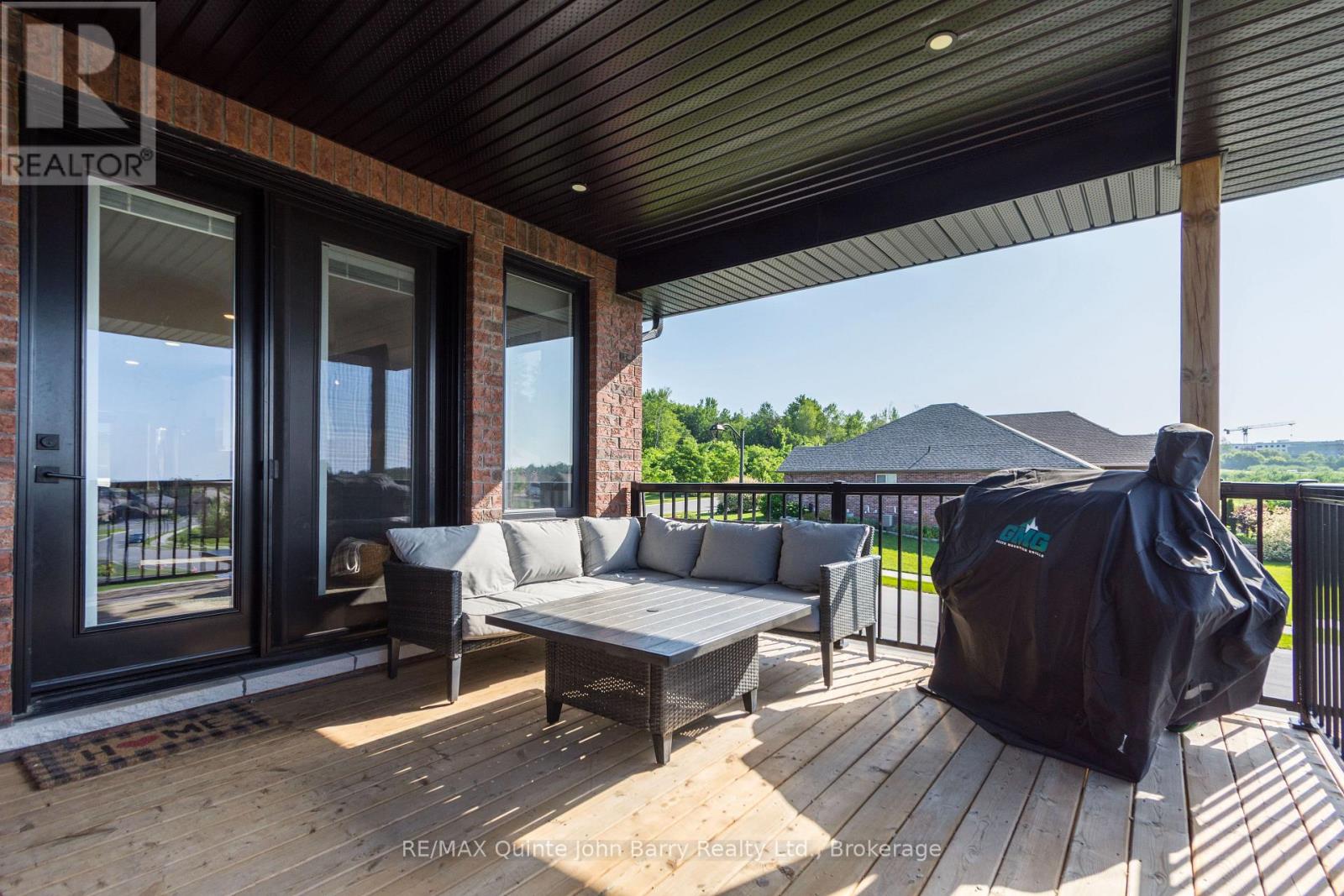 8 TACKABERRY DRIVE - 31