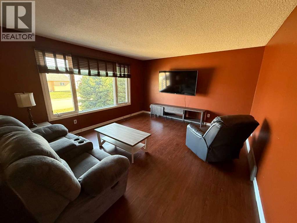 5417 52 Avenue - 7