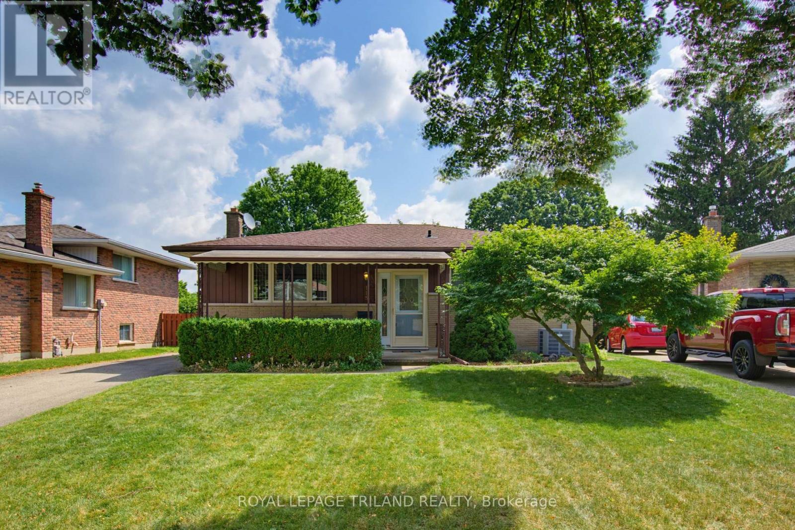 115 CHAMPLAIN CRESCENT - 1