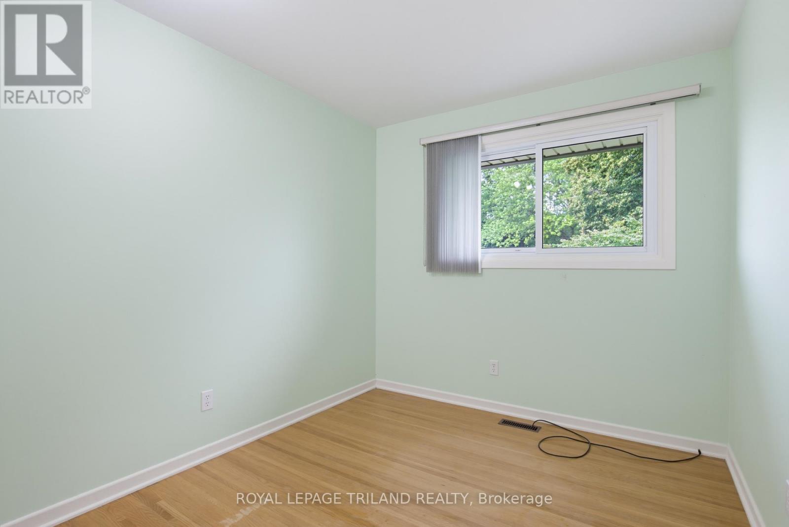 115 CHAMPLAIN CRESCENT - 12