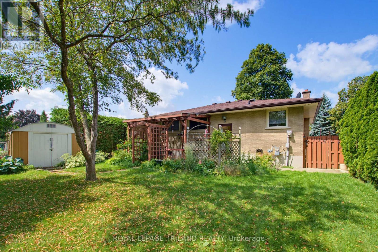115 CHAMPLAIN CRESCENT - 29