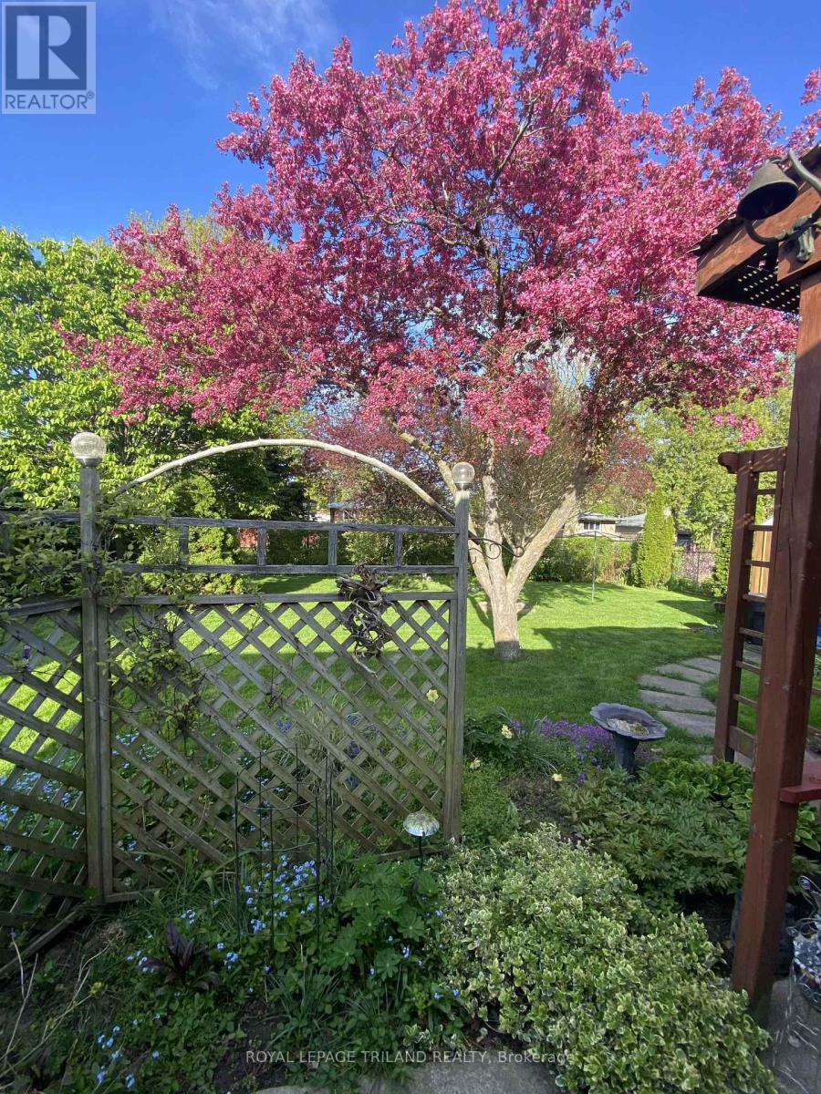115 CHAMPLAIN CRESCENT - 31