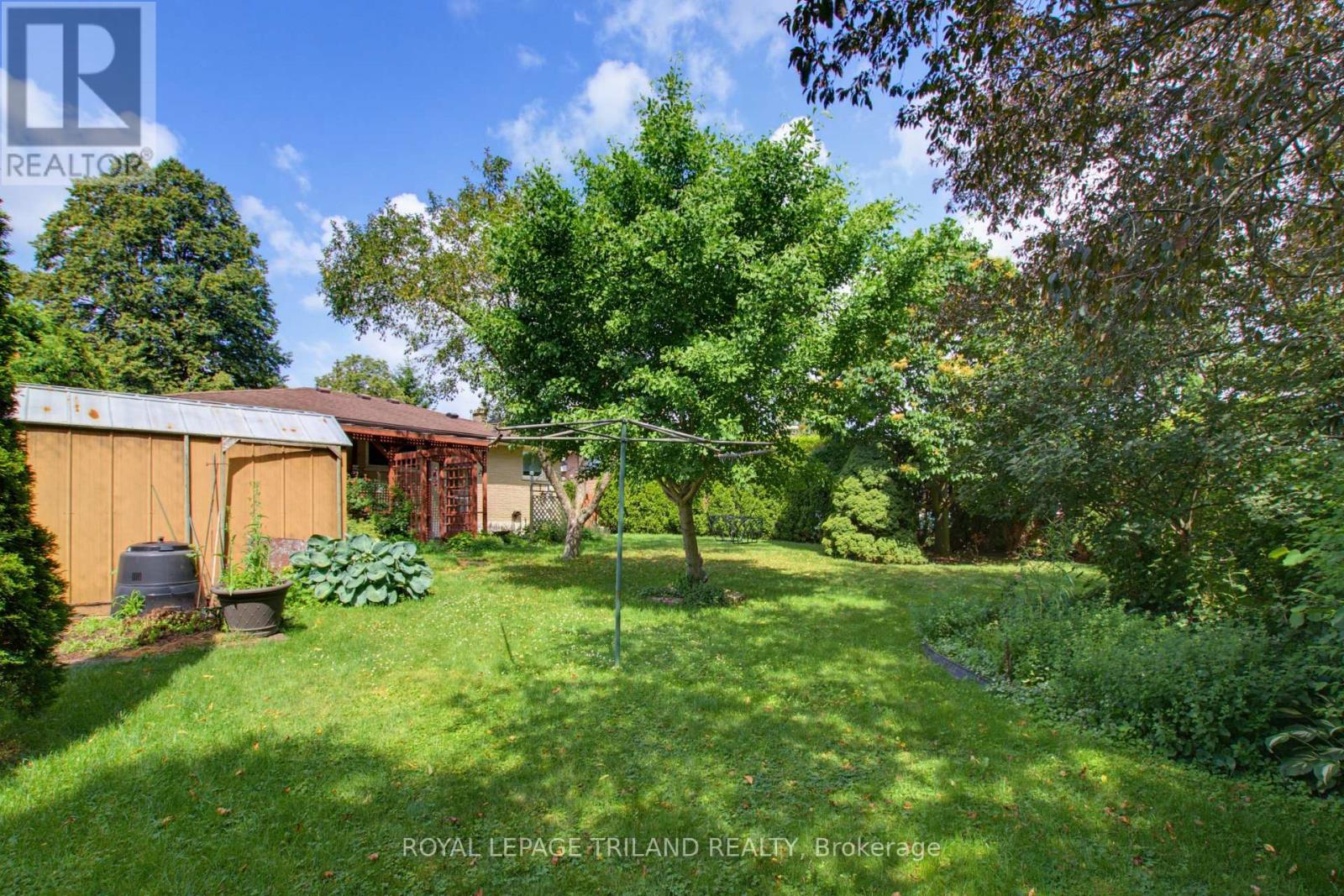 115 CHAMPLAIN CRESCENT - 32