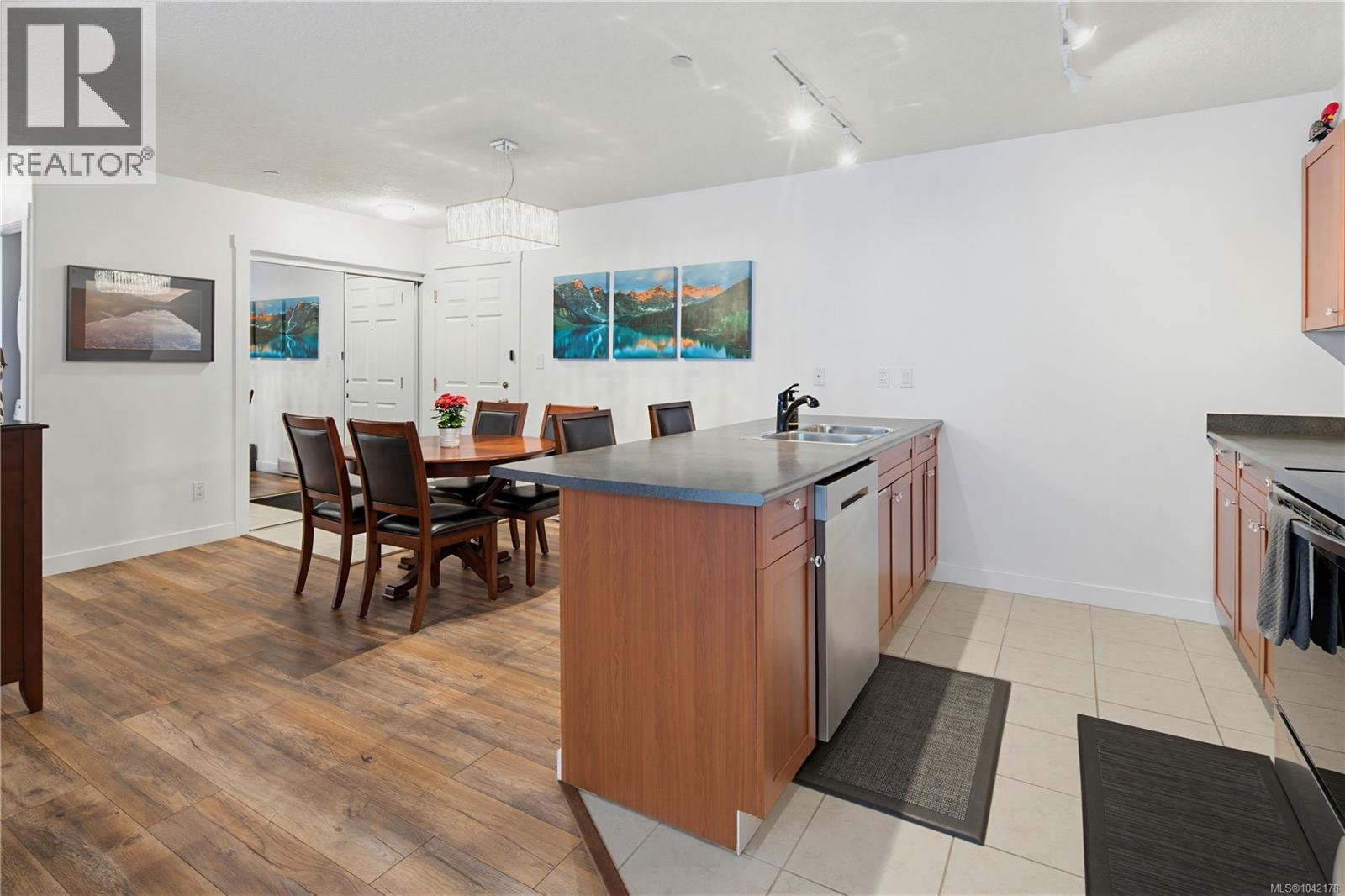 #205 2823 Jacklin Rd - 8