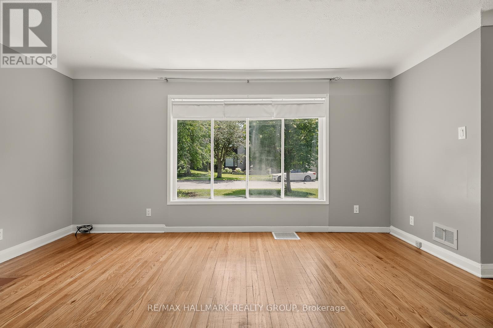 3 Bed, 2 Bath House for Rent in Ottawa – 427 PLEASANT PARK ROAD, Ottawa – MLS# X13519696 - Image 11