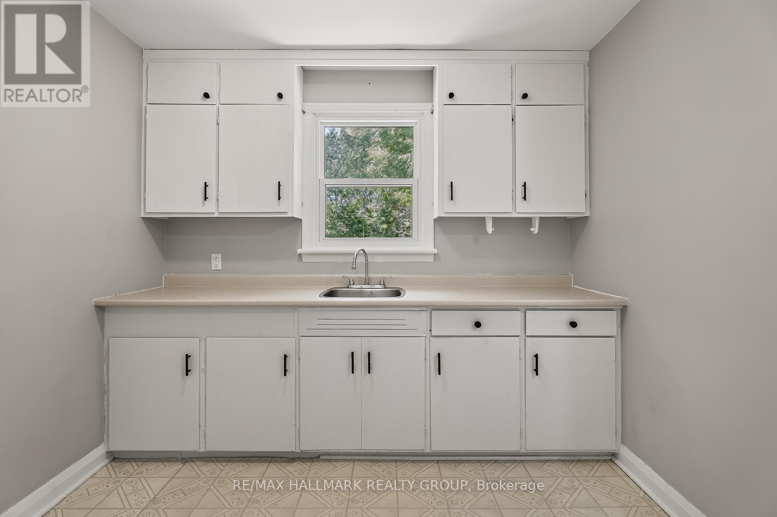 3 Bed, 2 Bath House for Rent in Ottawa – 427 PLEASANT PARK ROAD, Ottawa – MLS# X13519696 - Image 17