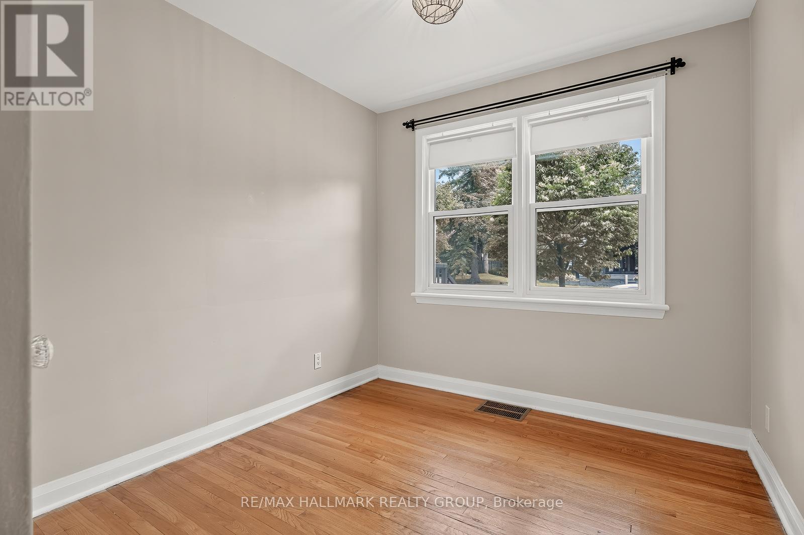 3 Bed, 2 Bath House for Rent in Ottawa – 427 PLEASANT PARK ROAD, Ottawa – MLS# X13519696 - Image 21