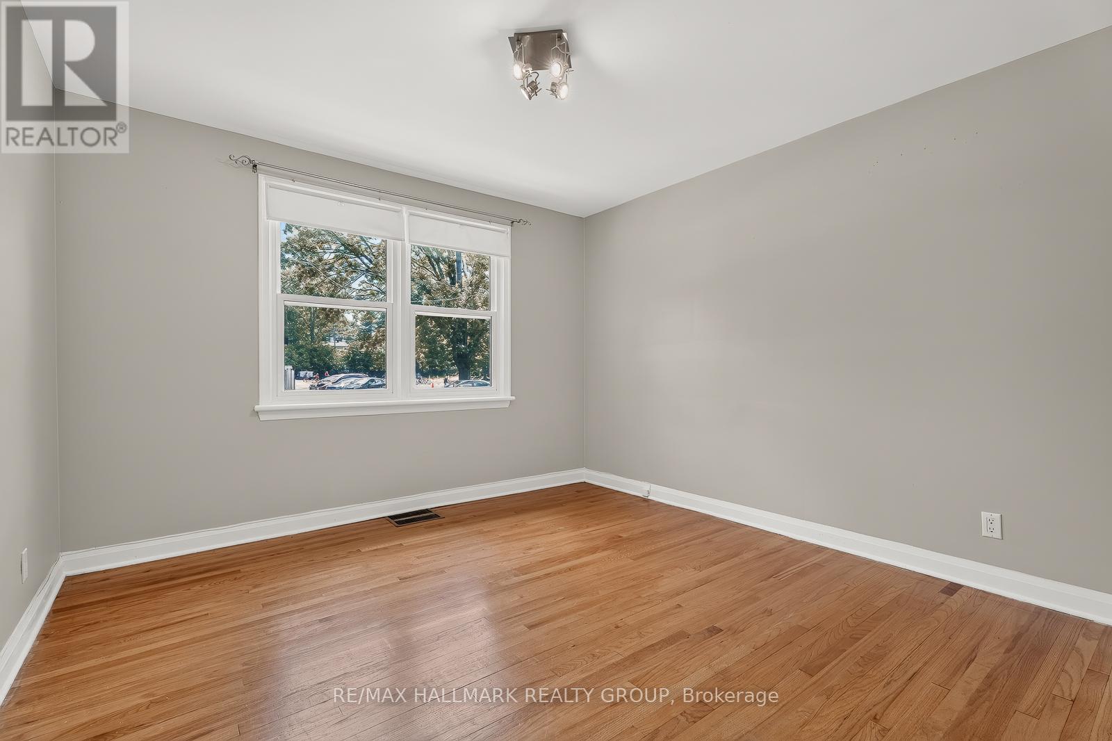 3 Bed, 2 Bath House for Rent in Ottawa – 427 PLEASANT PARK ROAD, Ottawa – MLS# X13519696 - Image 24