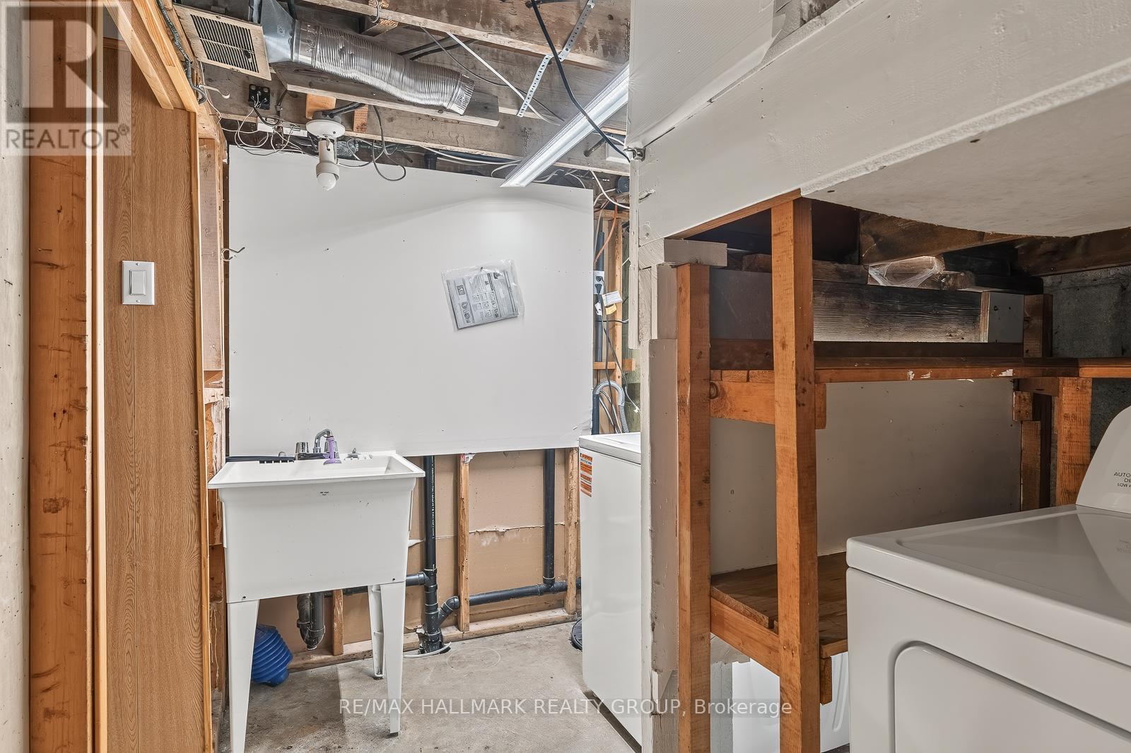 3 Bed, 2 Bath House for Rent in Ottawa – 427 PLEASANT PARK ROAD, Ottawa – MLS# X13519696 - Image 32