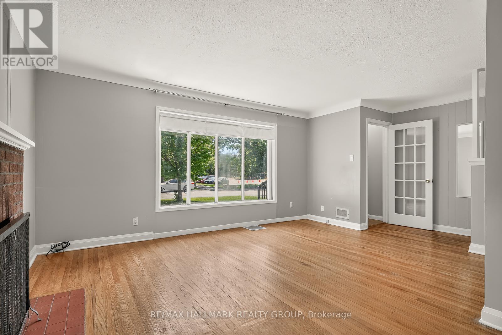 3 Bed, 2 Bath House for Rent in Ottawa – 427 PLEASANT PARK ROAD, Ottawa – MLS# X13519696 - Image 6