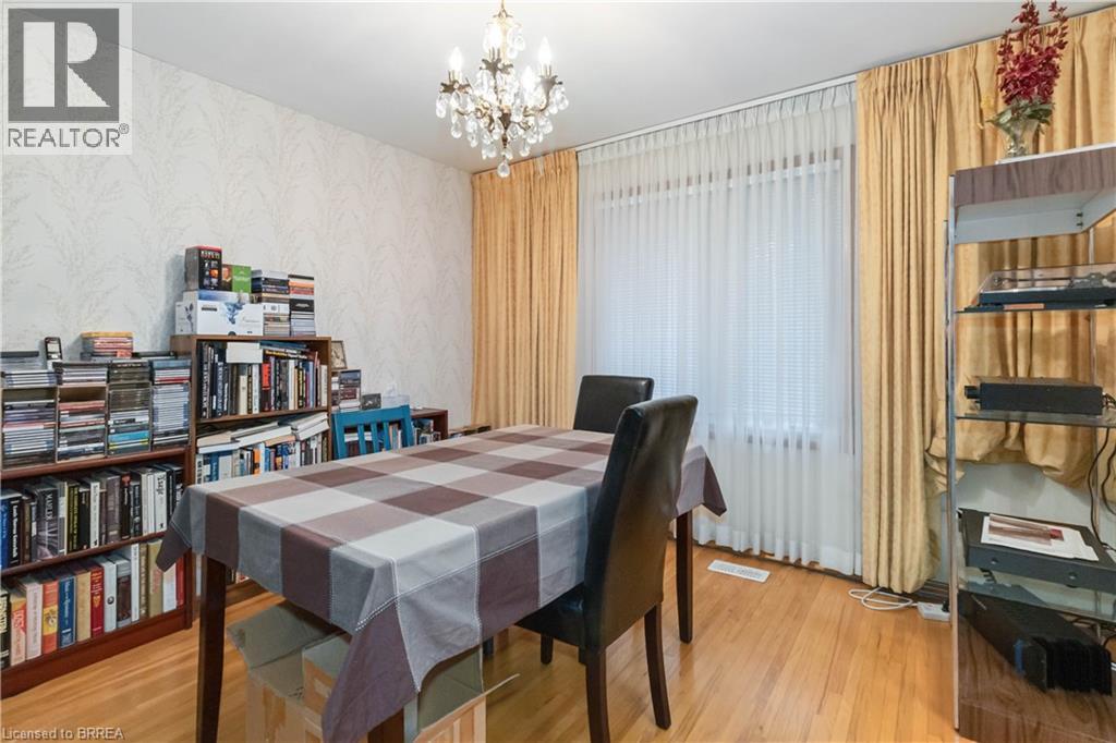 16 PARIS Road - 10