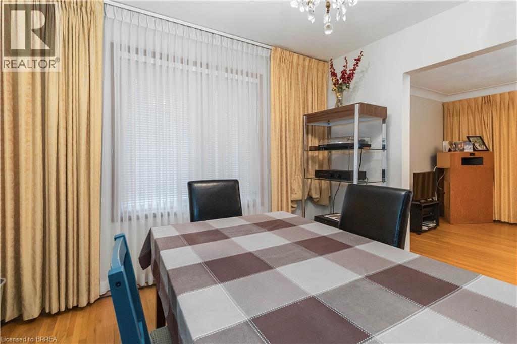 16 PARIS Road - 11