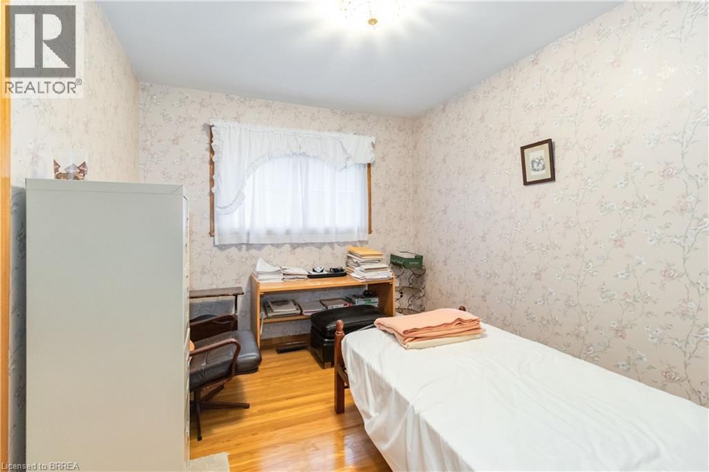 16 PARIS Road - 23