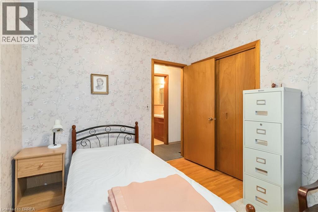 16 PARIS Road - 24