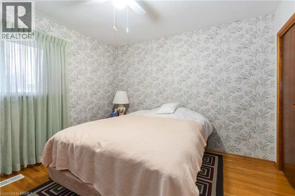 16 PARIS Road - 25