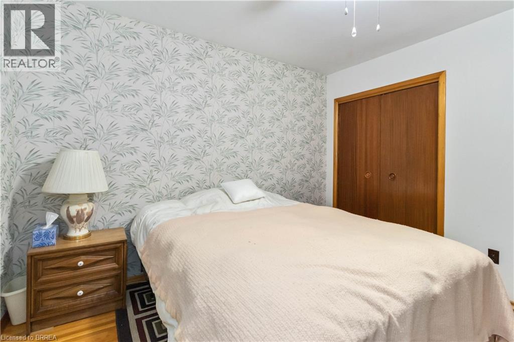 16 PARIS Road - 27