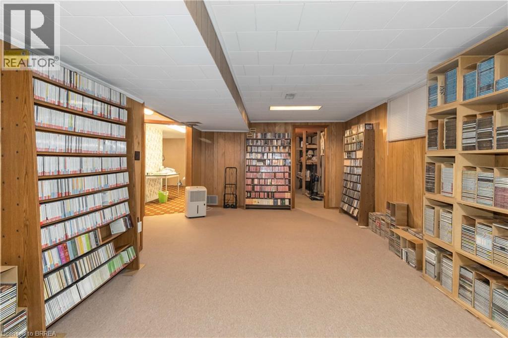 16 PARIS Road - 33