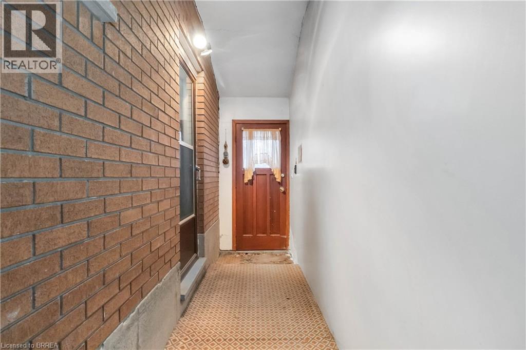 16 PARIS Road - 44
