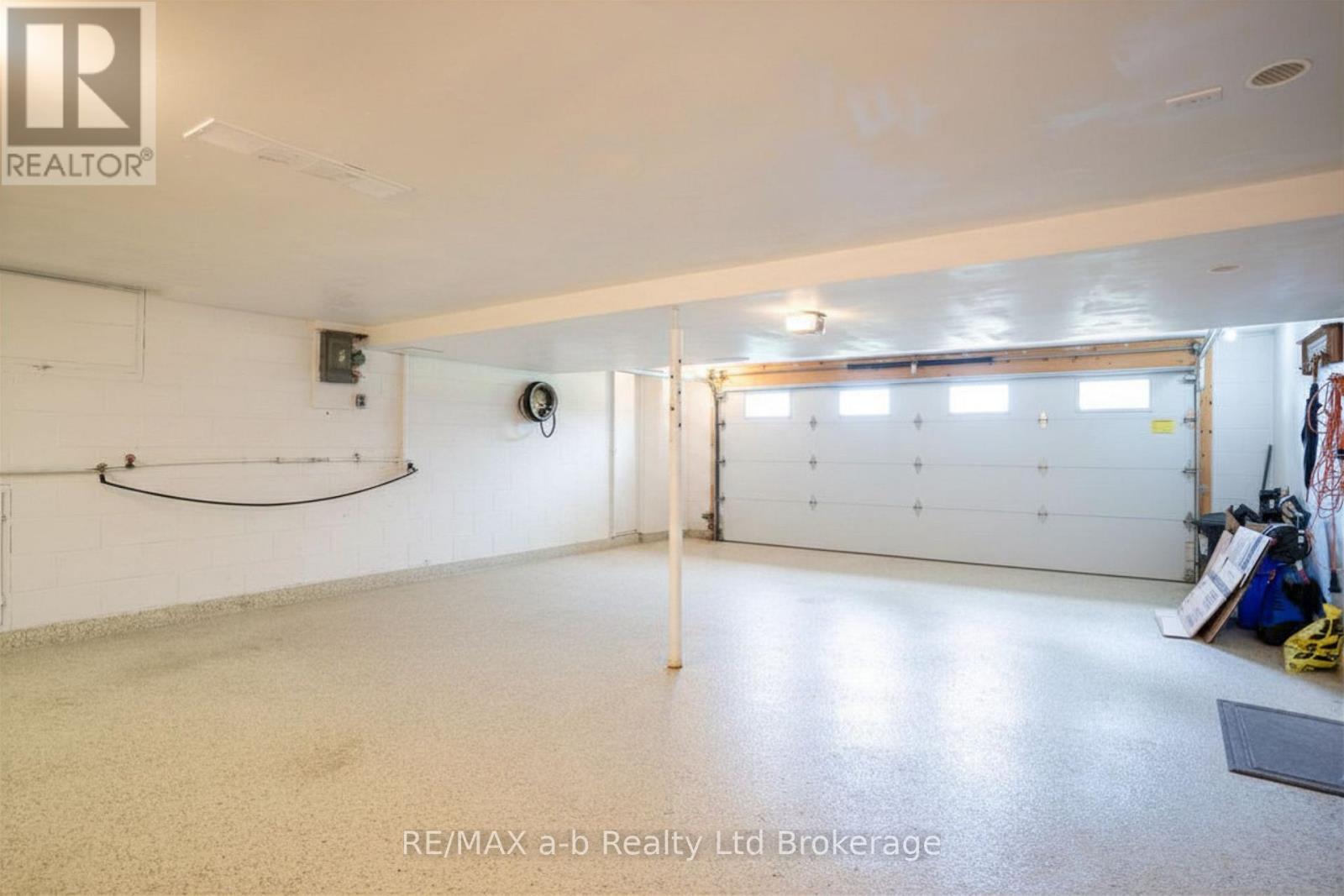 88 NORTH STREET W - 11