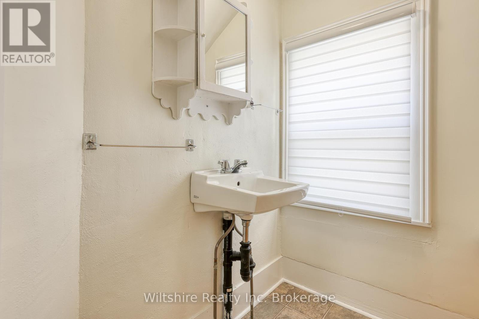 52 BIDWELL STREET - 24