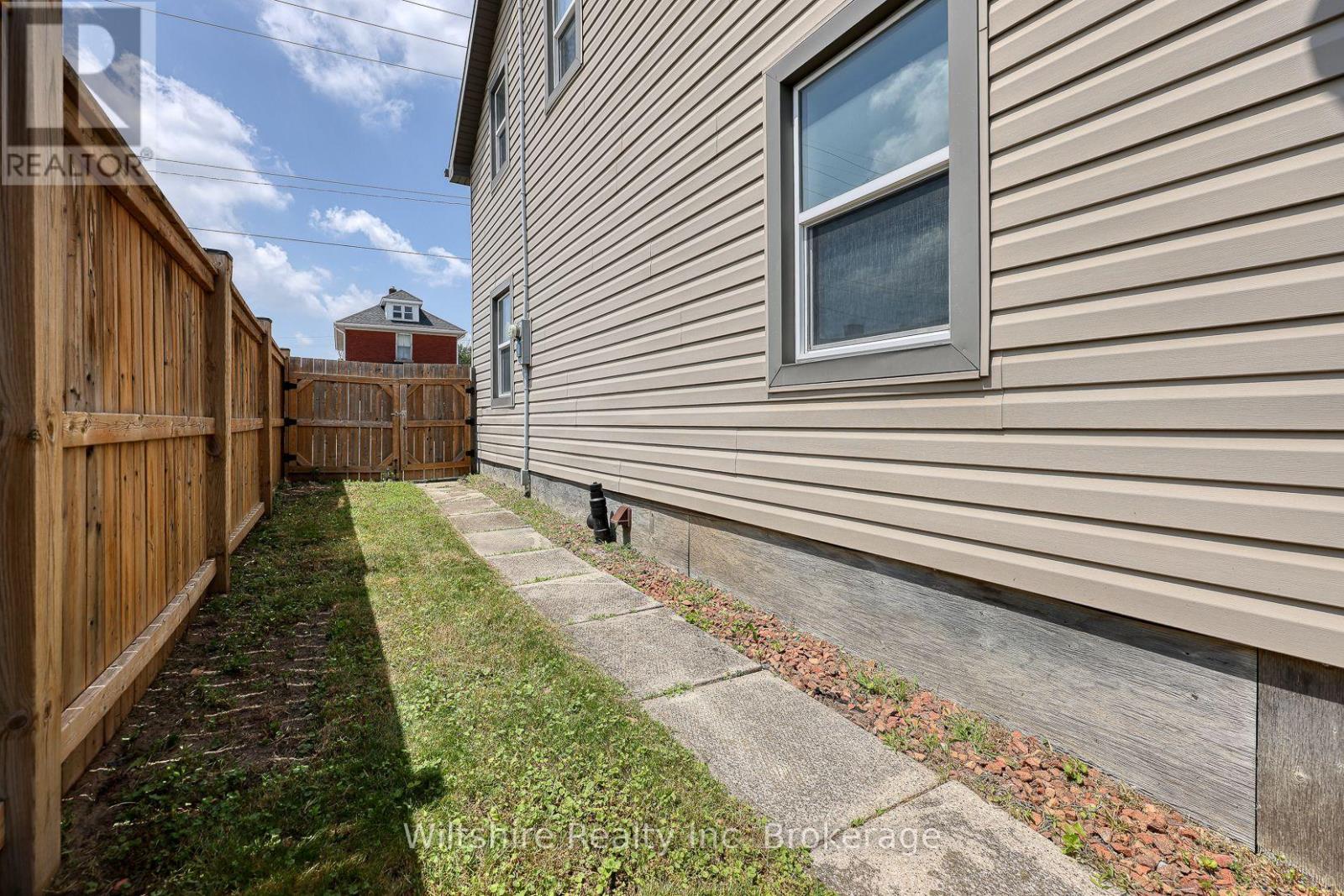 52 BIDWELL STREET - 5