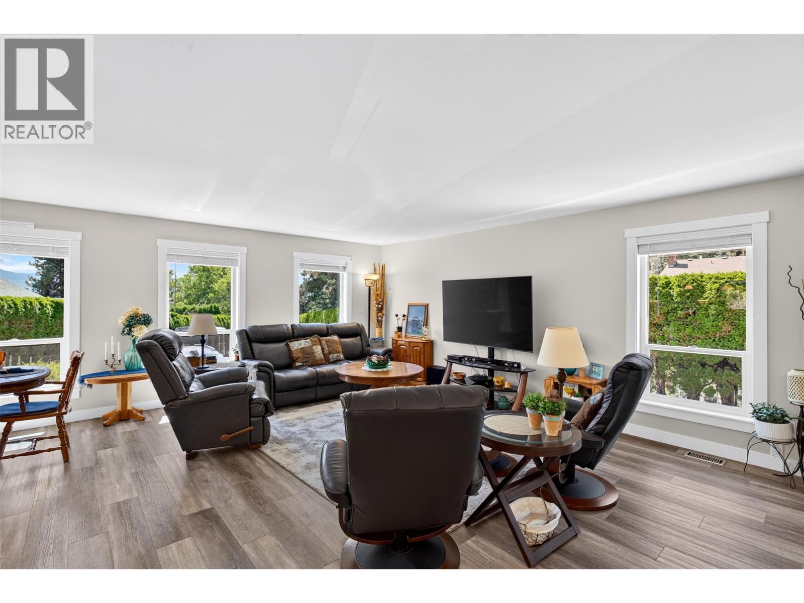 1077 Cascade Place, Kelowna