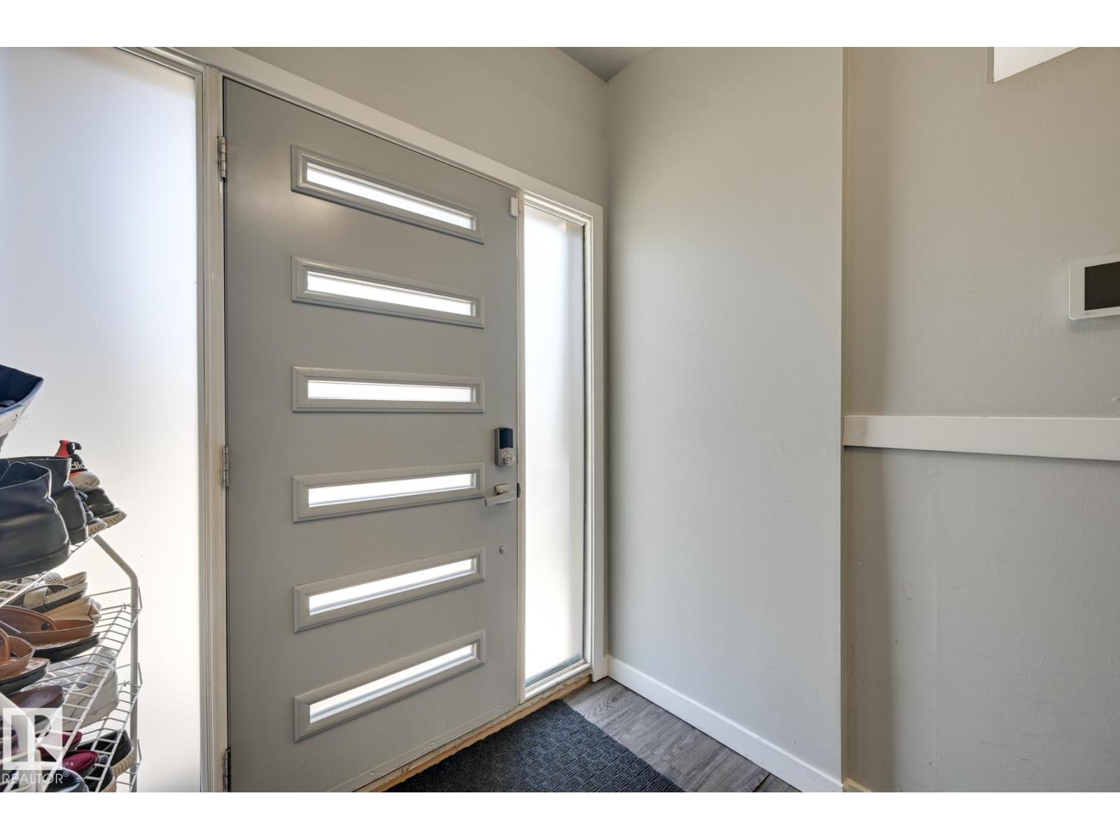 4628 37 AV NW - 10